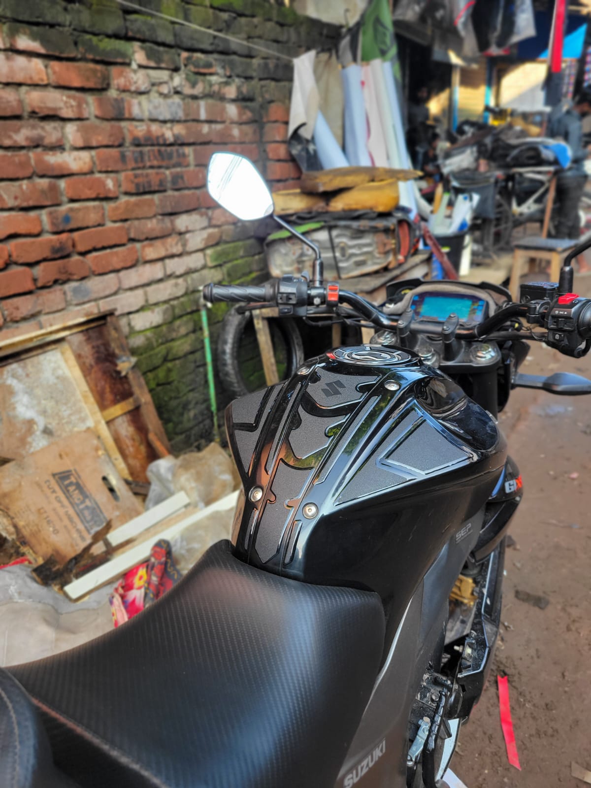 Gixxer Monotone Glossy Black( Premium Tank Pad 013)_img_3