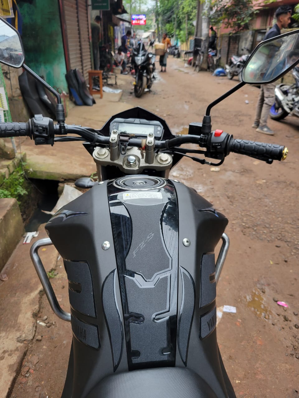 Yamaha Fzs v2 Dark knight ( Premium Tank Pad 01)_img_0