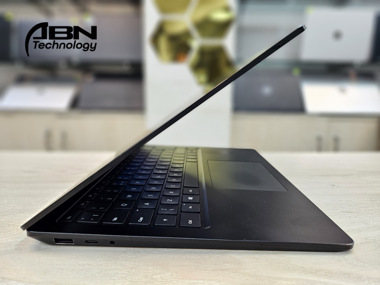 Microsoft Surface laptop 4. Core i7, 11th Gen. 32GB RAM, 1TB SSD. 13.5" Display._img_3