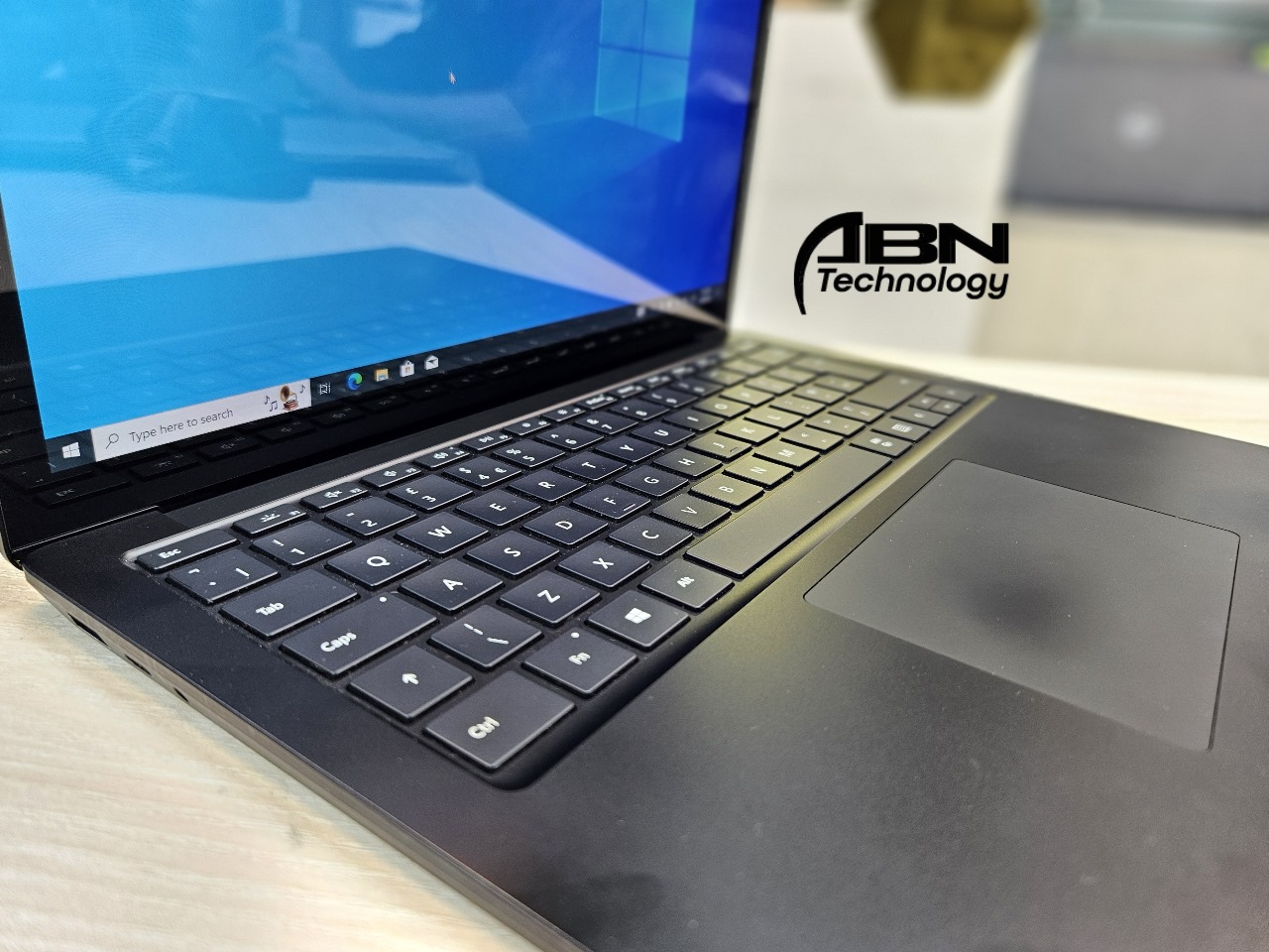 Microsoft Surface laptop 3. Core i5, 10th Gen. 8GB RAM, 256GB SSD. 13.5" Display._img_0