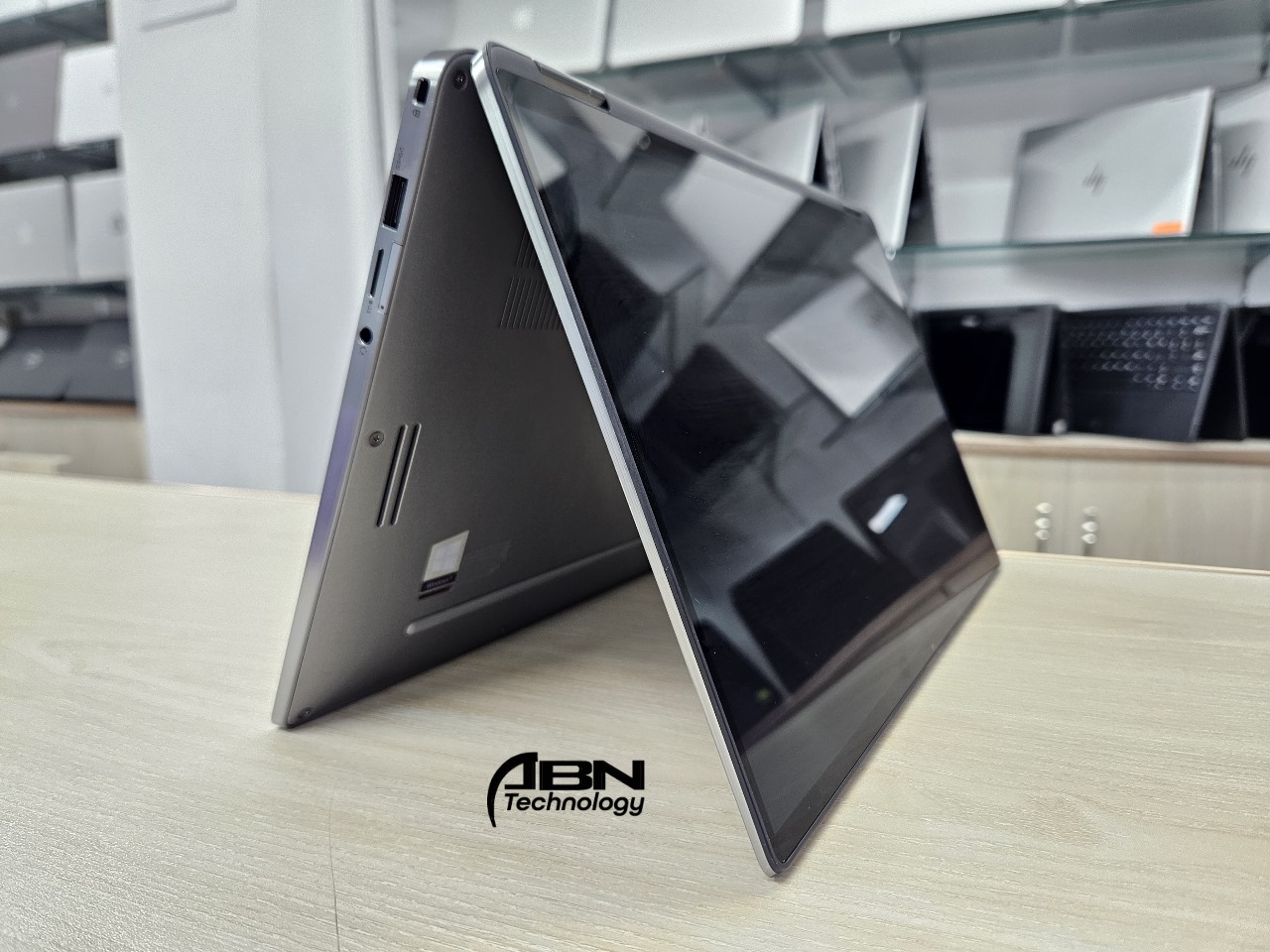 Dell 7400 2in1. Core i7, 8th Generation. 16GB RAM, 256GB SSD. 14.1" X360 Touch Display.