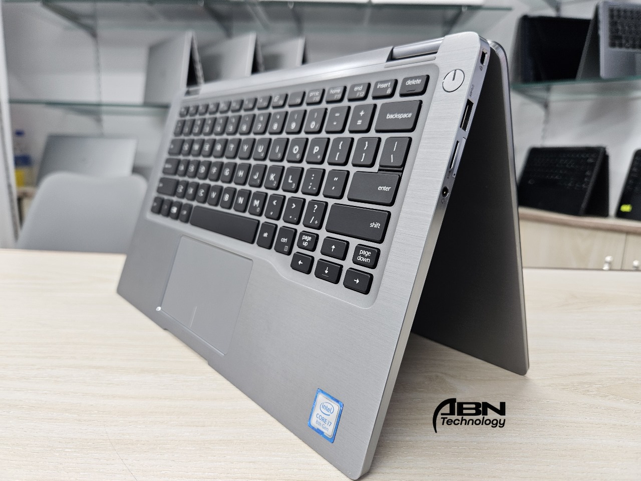 Dell 7400 2in1. Core i7, 8th Generation. 16GB RAM, 256GB SSD. 14.1" X360 Touch Display._img_6