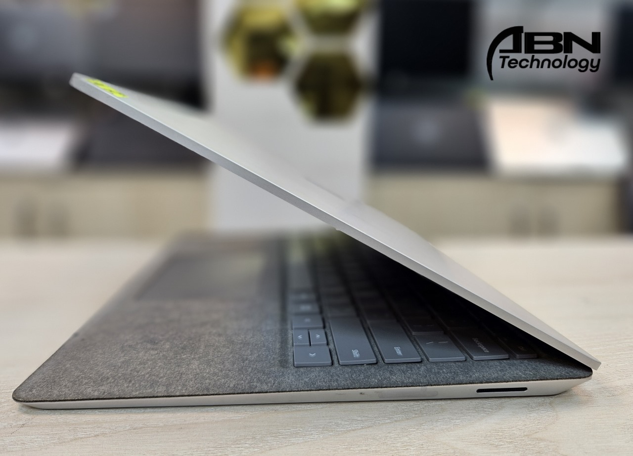 Microsoft Surface laptop 2. Core i5, 8th Gen. 8GB RAM, 256GB SSD. 13.5" 2k Touch Display._img_3