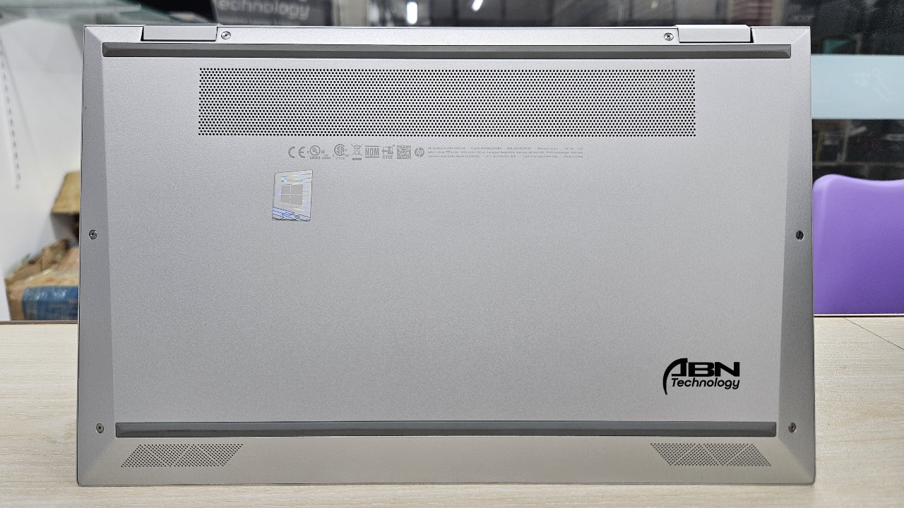 HP EliteBook 1040 G8. Core i5, 11th Gen. 16GB RAM, 256GB SSD. 14.1" X360 Touch Display._img_3