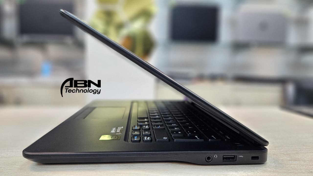 Dell Latitude 7450. Core i5, 5th Gen. 8GB RAM, 256GB SSD. 14.1" Display.