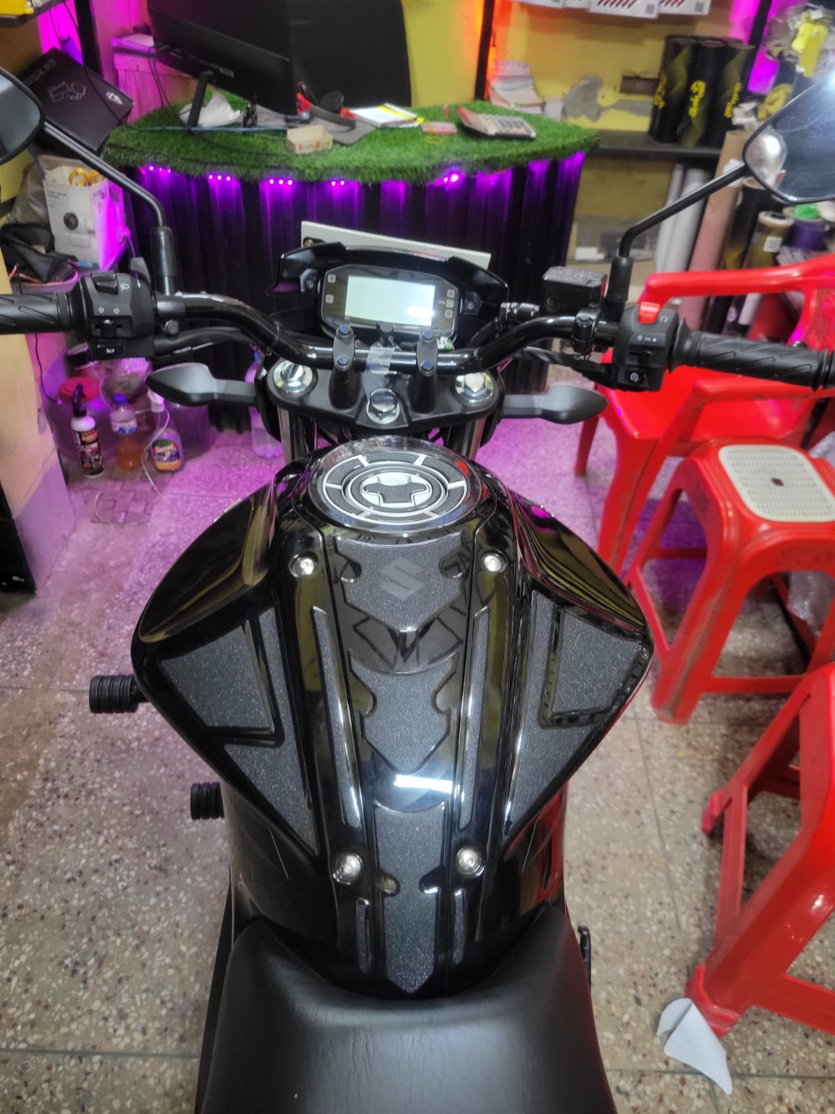 Gixxer Monotone Glossy Black( Premium Tank Pad 013)_img_0