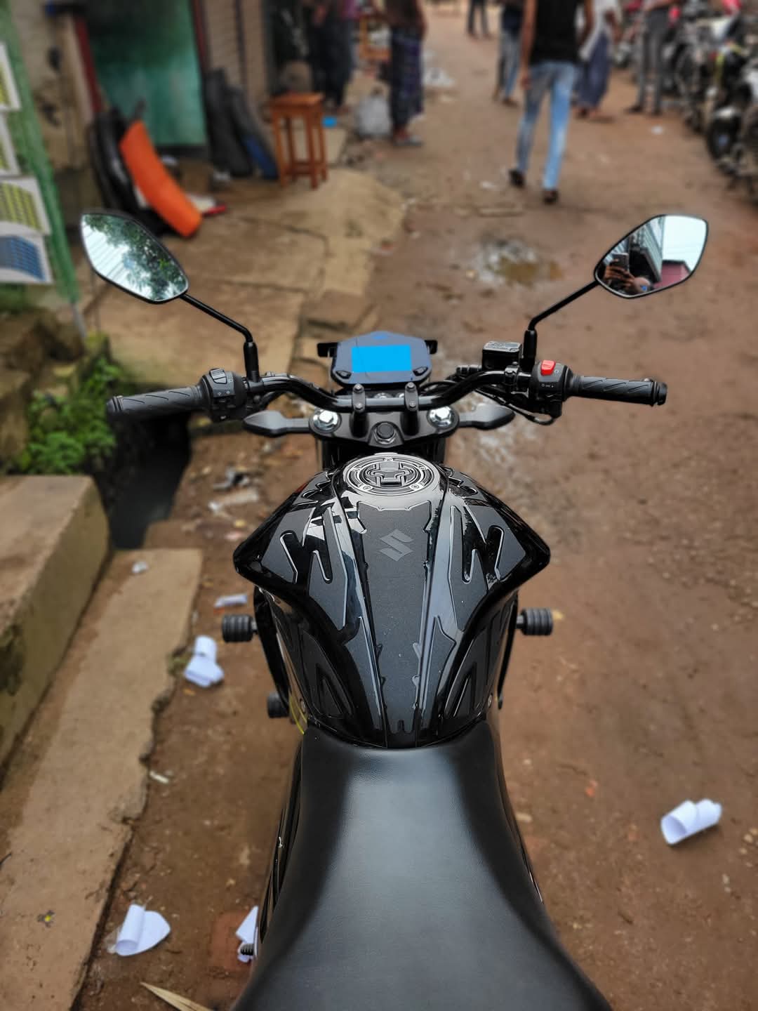 Gixxer Fi or SF Glossy Black( Premium Tank Pad 029)_img_2