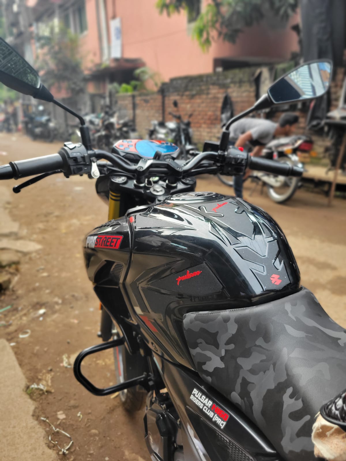 Pulsar N160 or 250 Black( Premium Tank Pad 029)_img_4