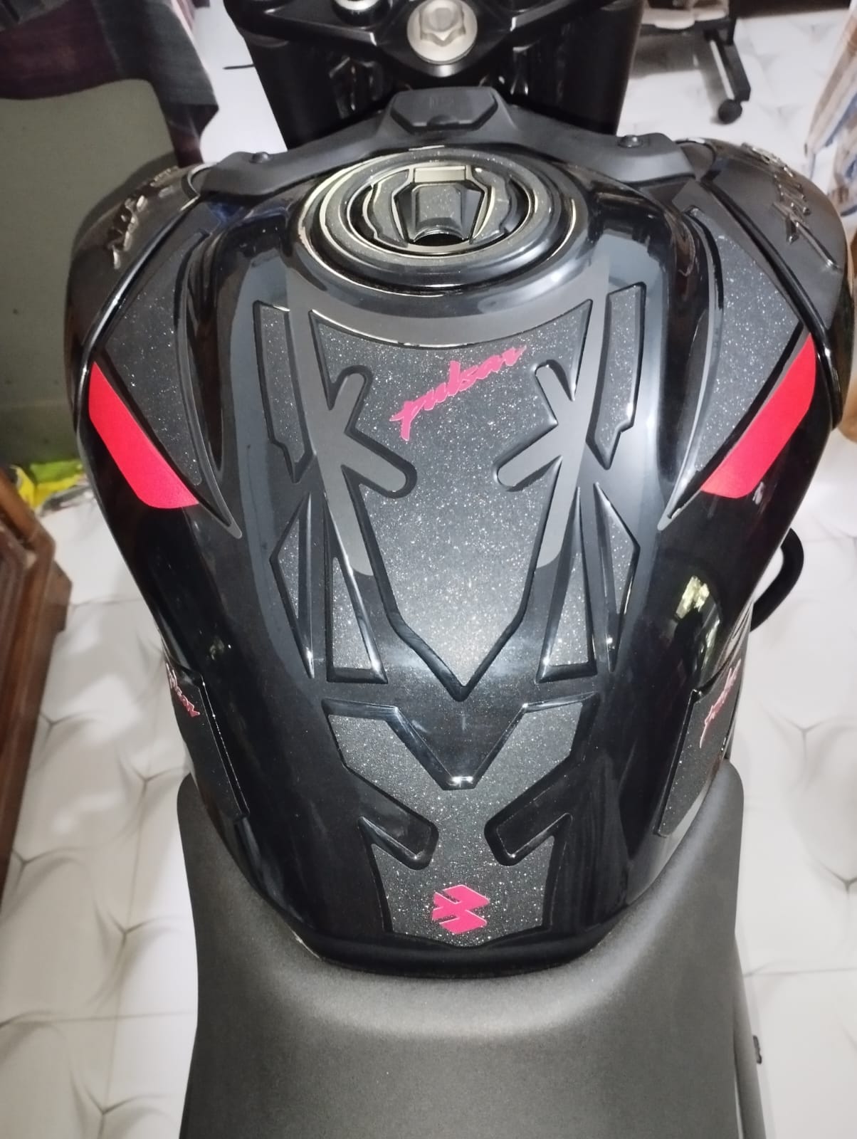 Pulsar N160 or 250 Black( Premium Tank Pad 029)_img_5