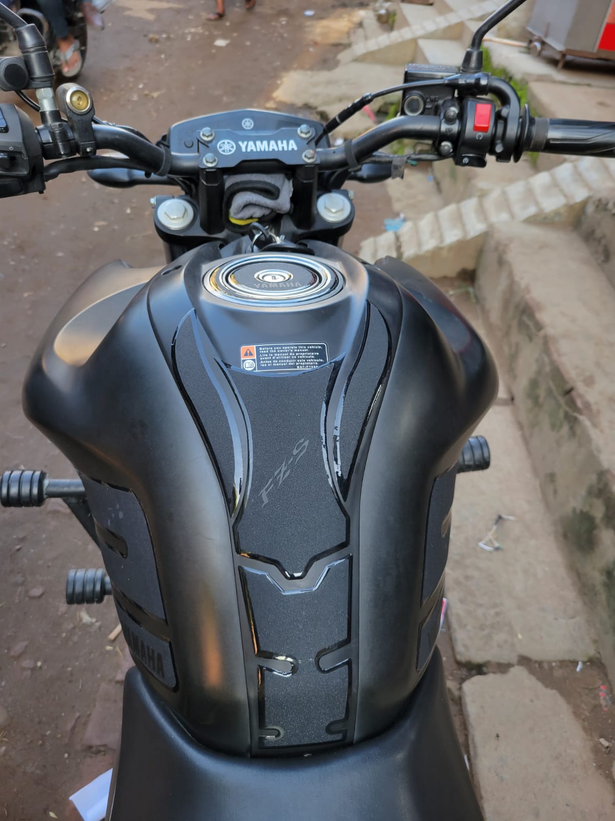 Yamaha Fzs v3 Matt Black ( Premium Tank Pad 04)_img_0