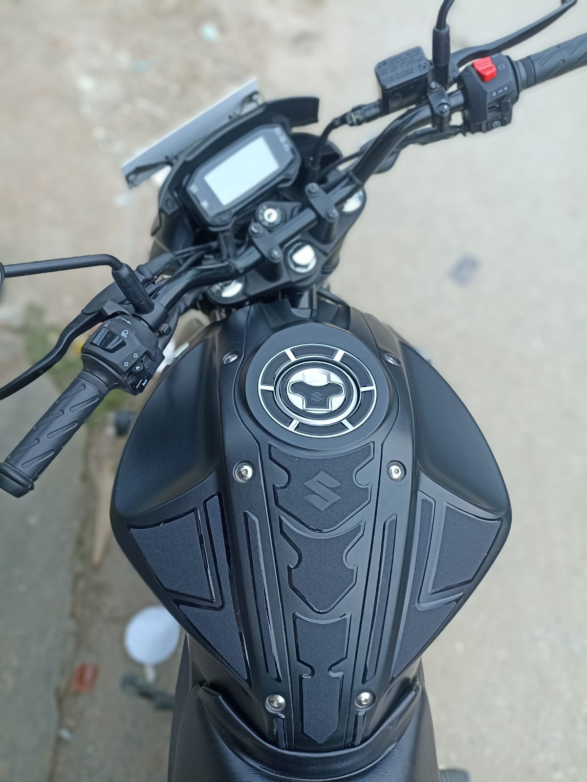 Gixxer Monotone Matt Black( Premium Tank Pad 017)_img_0