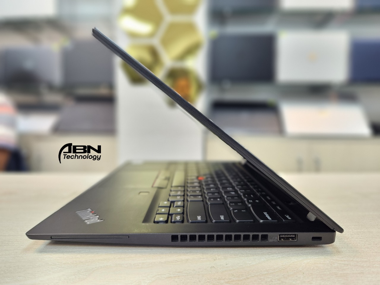 Lenovo ThinkPad T490s. Core i5,8th Gen. 16GB RAM, 256GB SSD. 14.1" Display_img_3