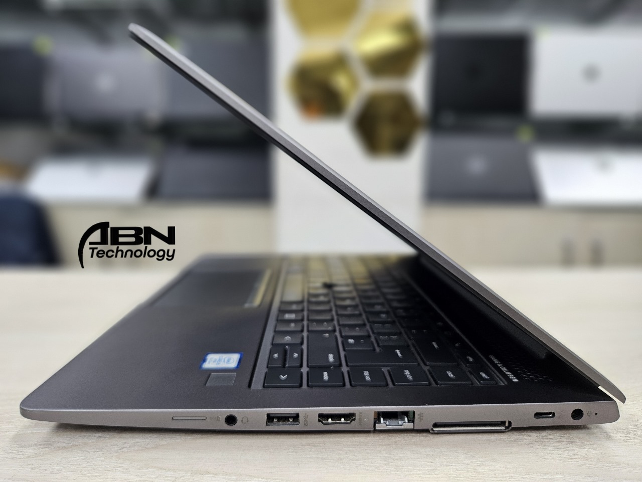 HP ZBook 14u G5. Core i5, 7th Gen. 8GB RAM, 256GB SSD. 14.1" Display_img_2