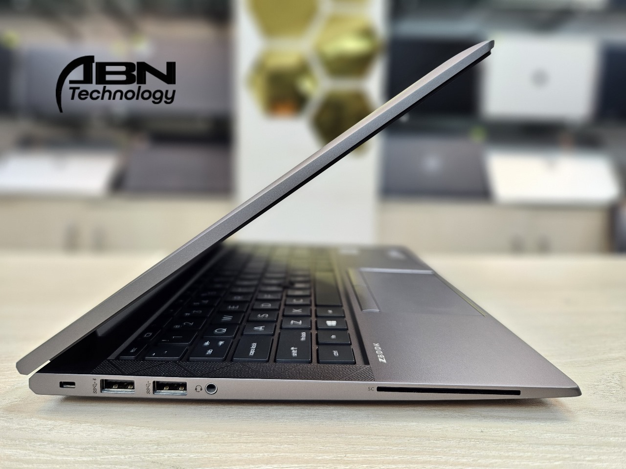 HP ZBook Firefly G8. Core i5, 11th Gen. 16GB RAM, 512GB SSD. 14.1" Display_img_2