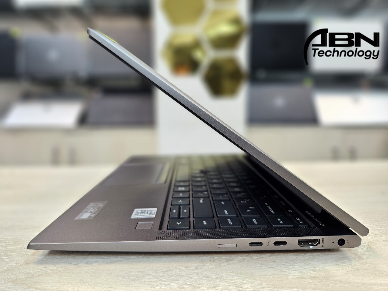 HP ZBook Firefly G8. Core i5, 11th Gen. 16GB RAM, 512GB SSD. 14.1" Display_img_3