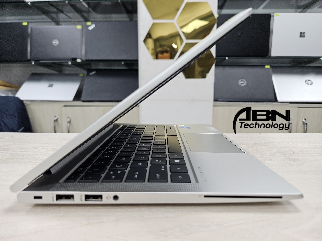 HP EliteBook 840 G8. Core i5, 11th Gen. 16GB RAM, 512GB SSD. 14.1" Display._img_1