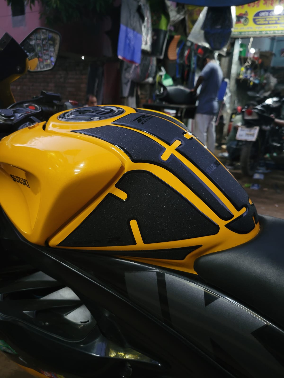 Suzuki GSXR ( Premium Tank Pad 029)_img_1