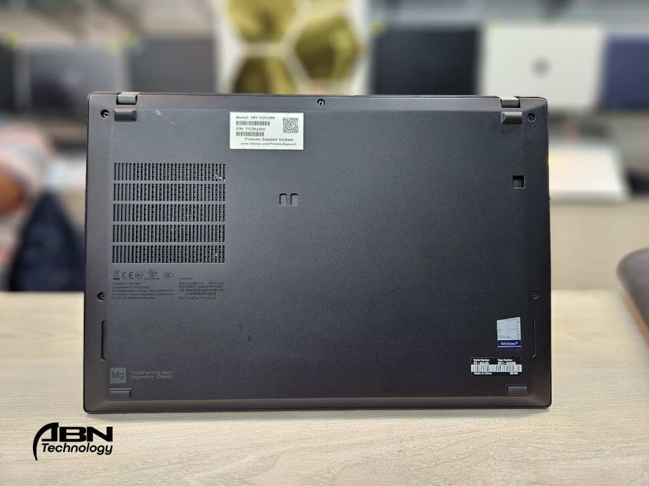 Lenovo ThinkPad T480s. Core i5, 8th Gen. 8GB RAM, 256GB SSD. 14.1" Display._img_4