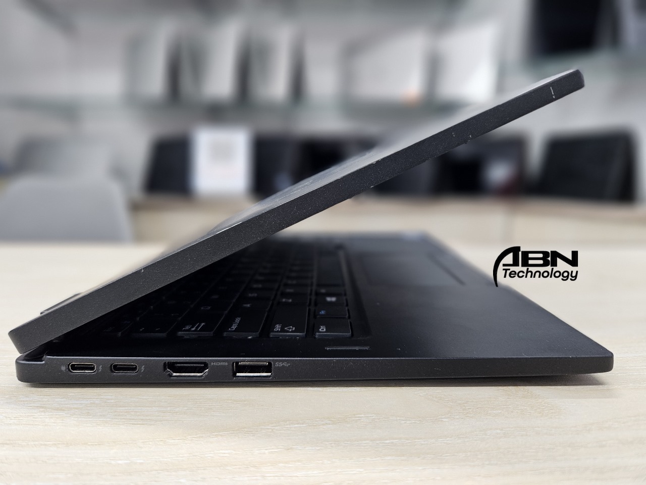 Dell Latitude 7390 2in1. Core i5,8th Gen. 16GB RAM, 256GB SSD. 13.3" X360 Touch Display._img_3