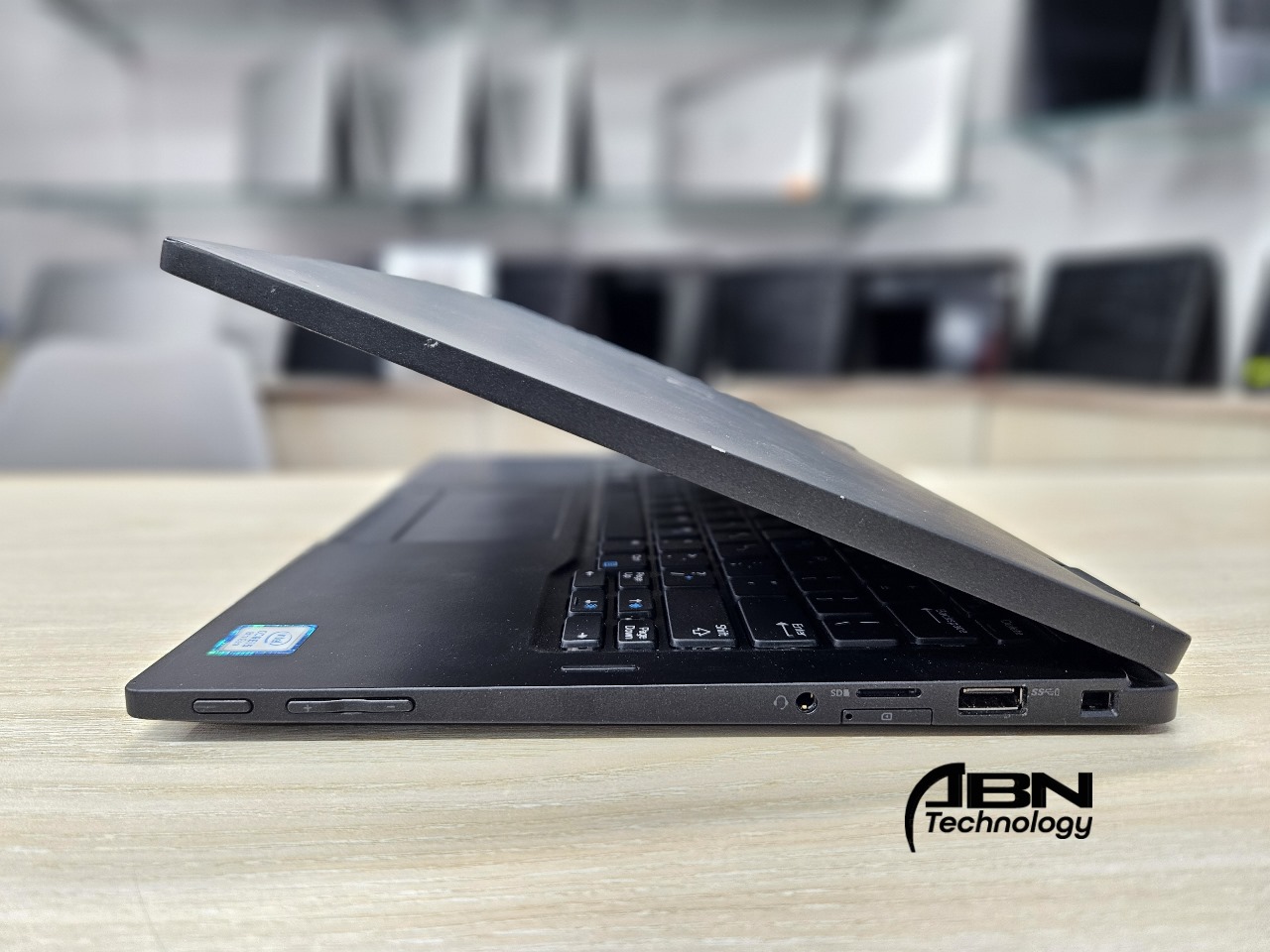 Dell Latitude 7390 2in1. Core i5,8th Gen. 16GB RAM, 256GB SSD. 13.3" X360 Touch Display._img_4