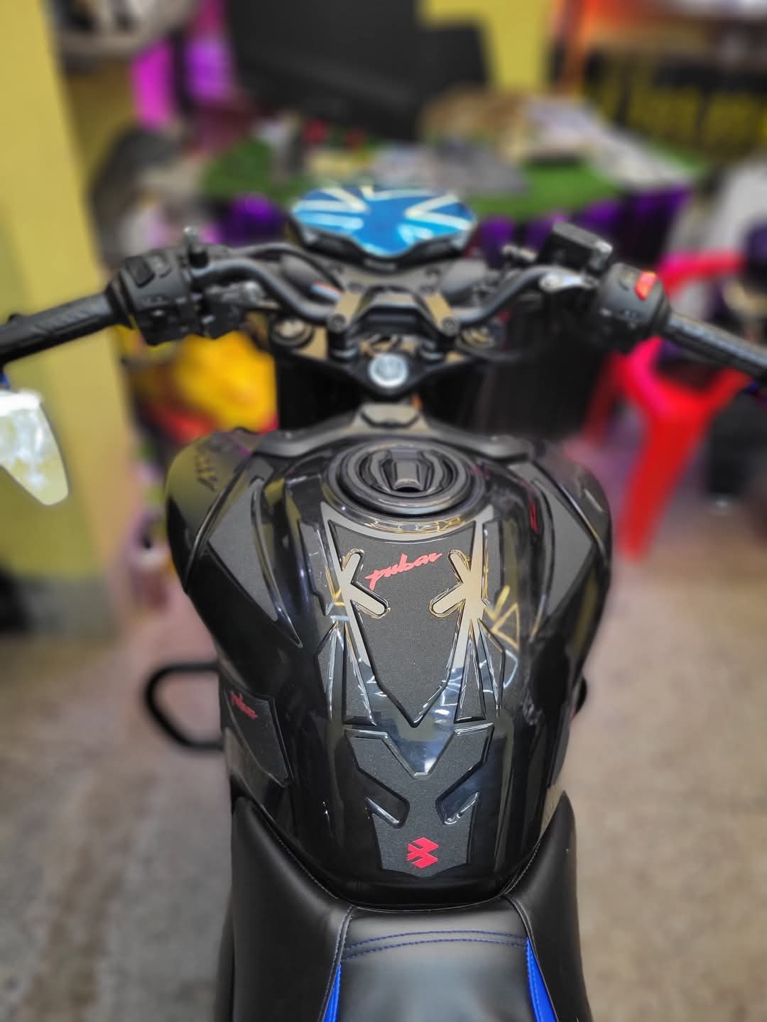 Pulsar N160 or 250 Black( Premium Tank Pad 029)_img_0