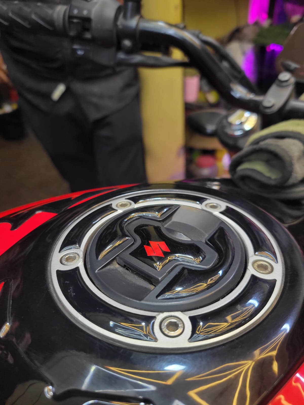 Gixxer Fi or SF Glossy Red( Premium Tank Pad 030)_img_3