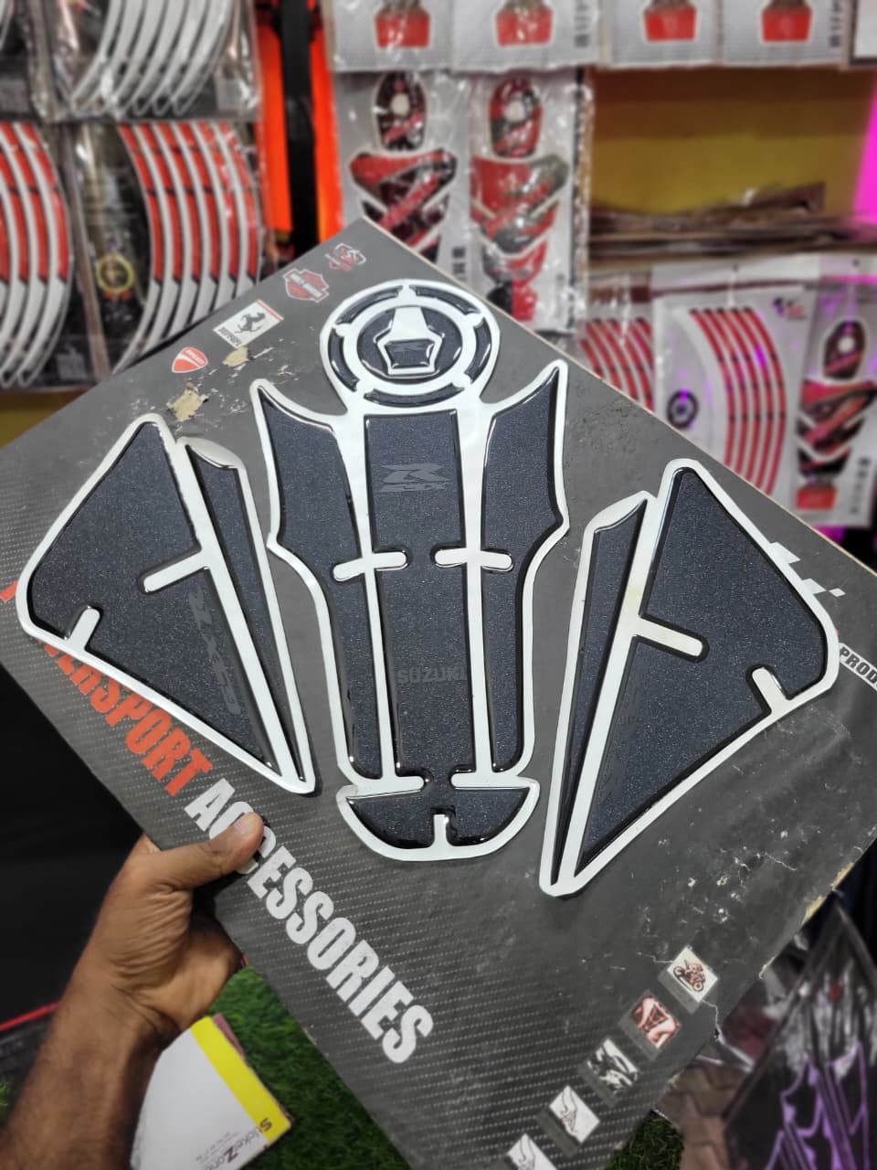 Suzuki GSXR ( Premium Tank Pad 029)_img_3