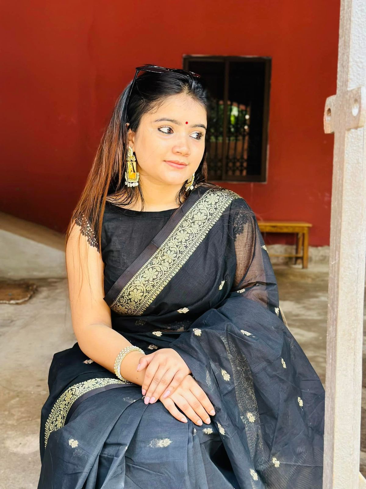 Handloom black golden par saree