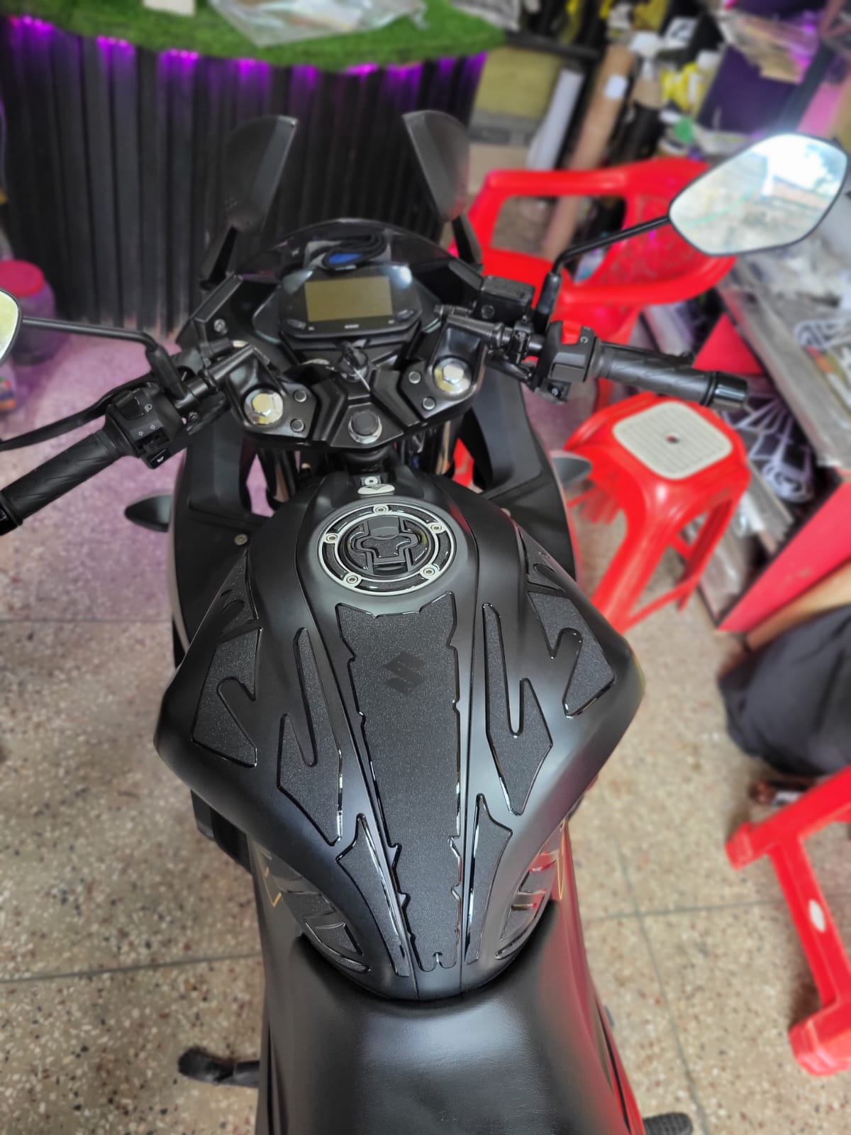Gixxer Fi or SF 205cc Matt Black( Premium Tank Pad 037)_img_0