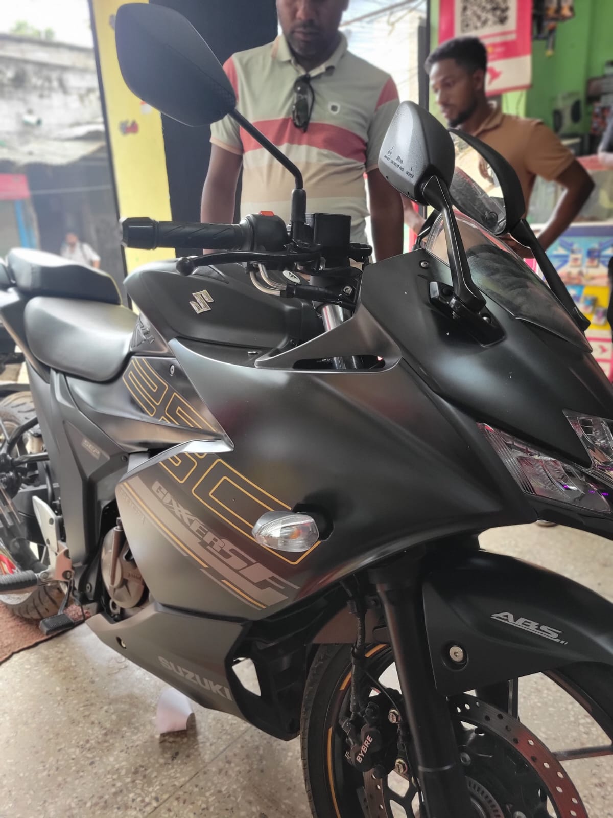 Gixxer Fi or SF 205cc Matt Black( Premium Tank Pad 037)_img_3