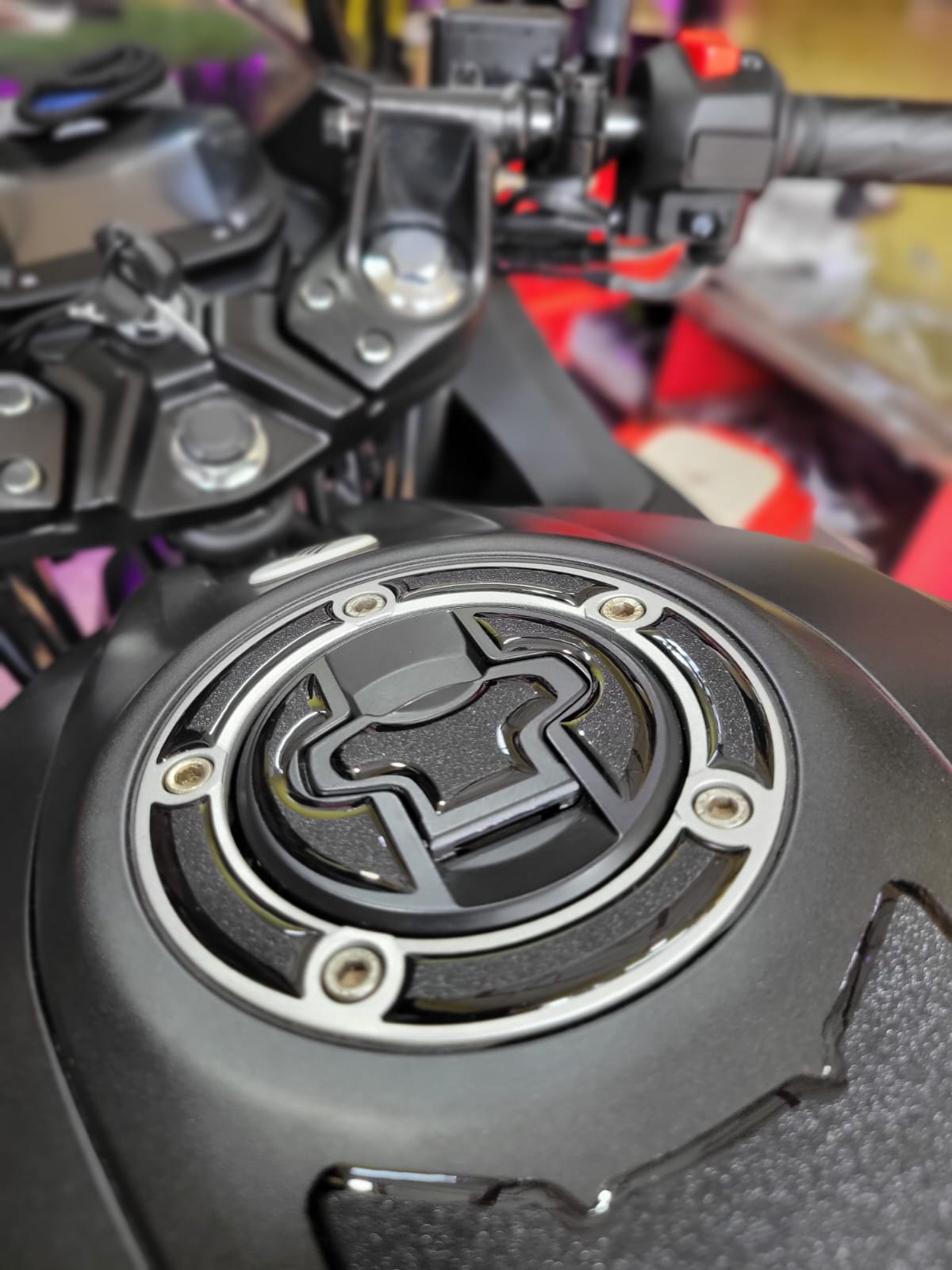 Gixxer Fi or SF 205cc Matt Black( Premium Tank Pad 037)_img_4