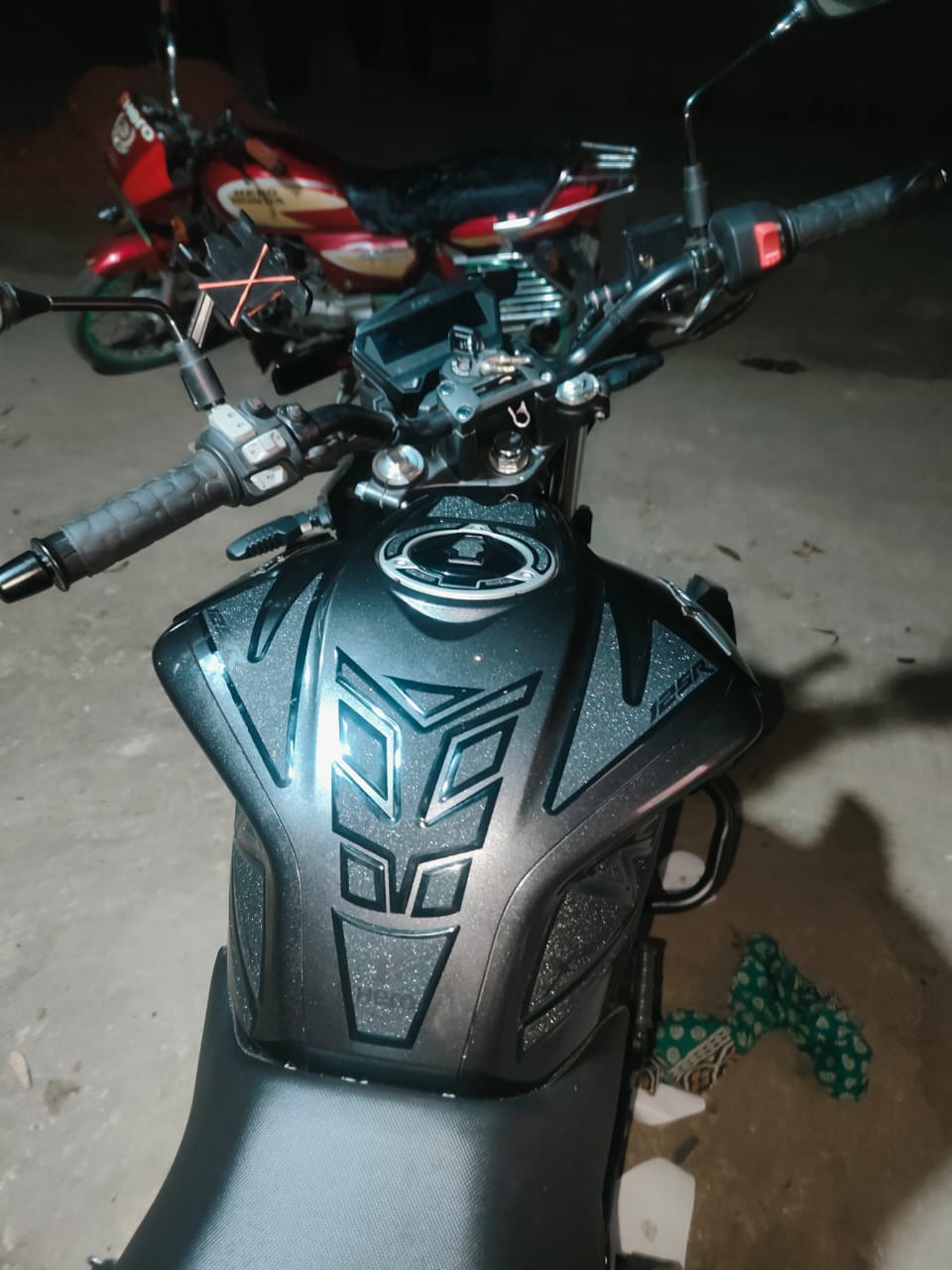 Hero Xtreme 125r Black, Blue, Red ( Premium Tank Pad 037)_img_0