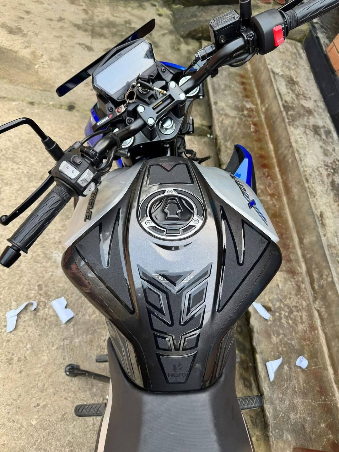 Hero Xtreme 125r Black, Blue, Red ( Premium Tank Pad 037)_img_2