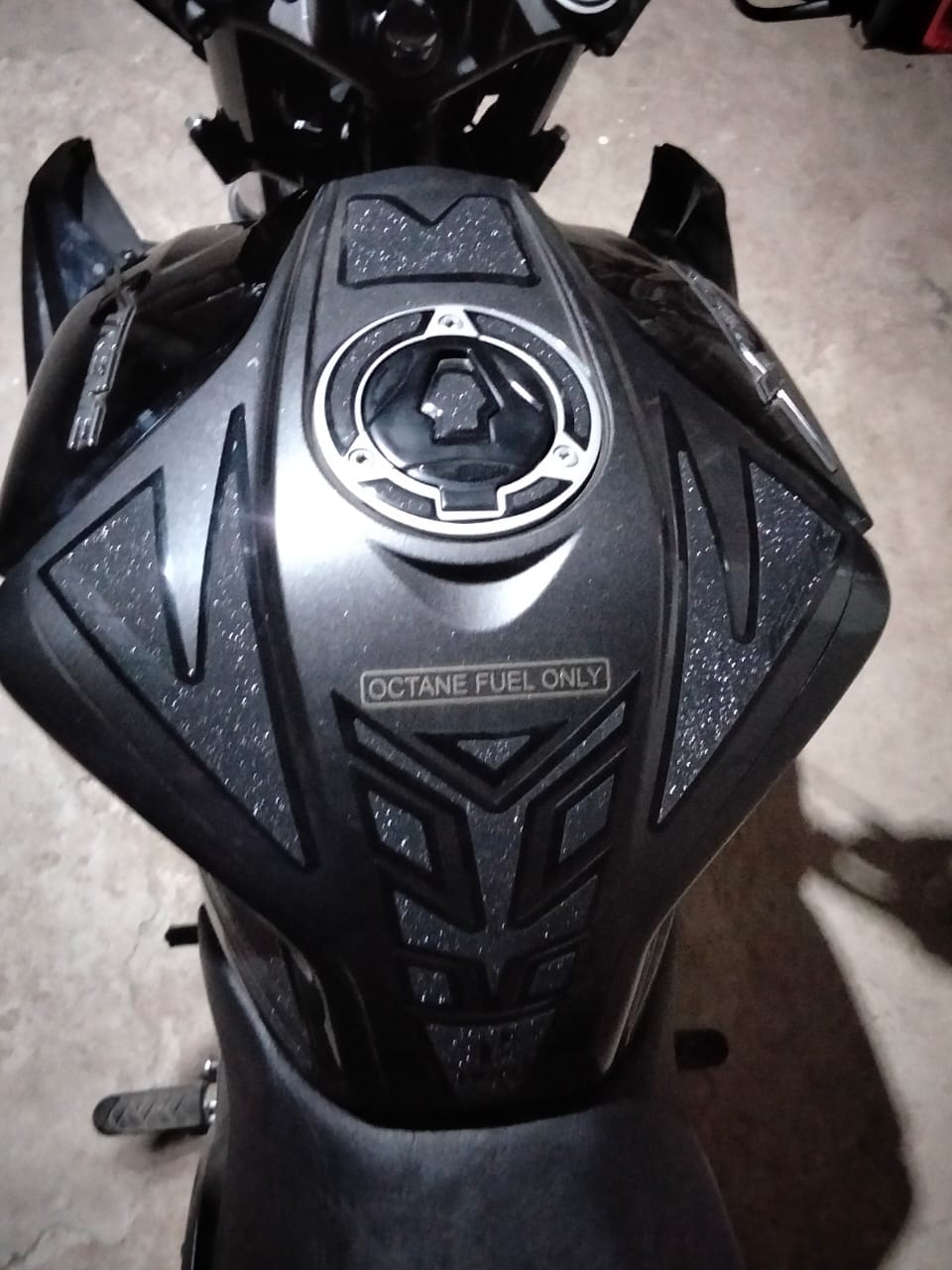 Hero Xtreme 125r Black, Blue, Red ( Premium Tank Pad 037)_img_4