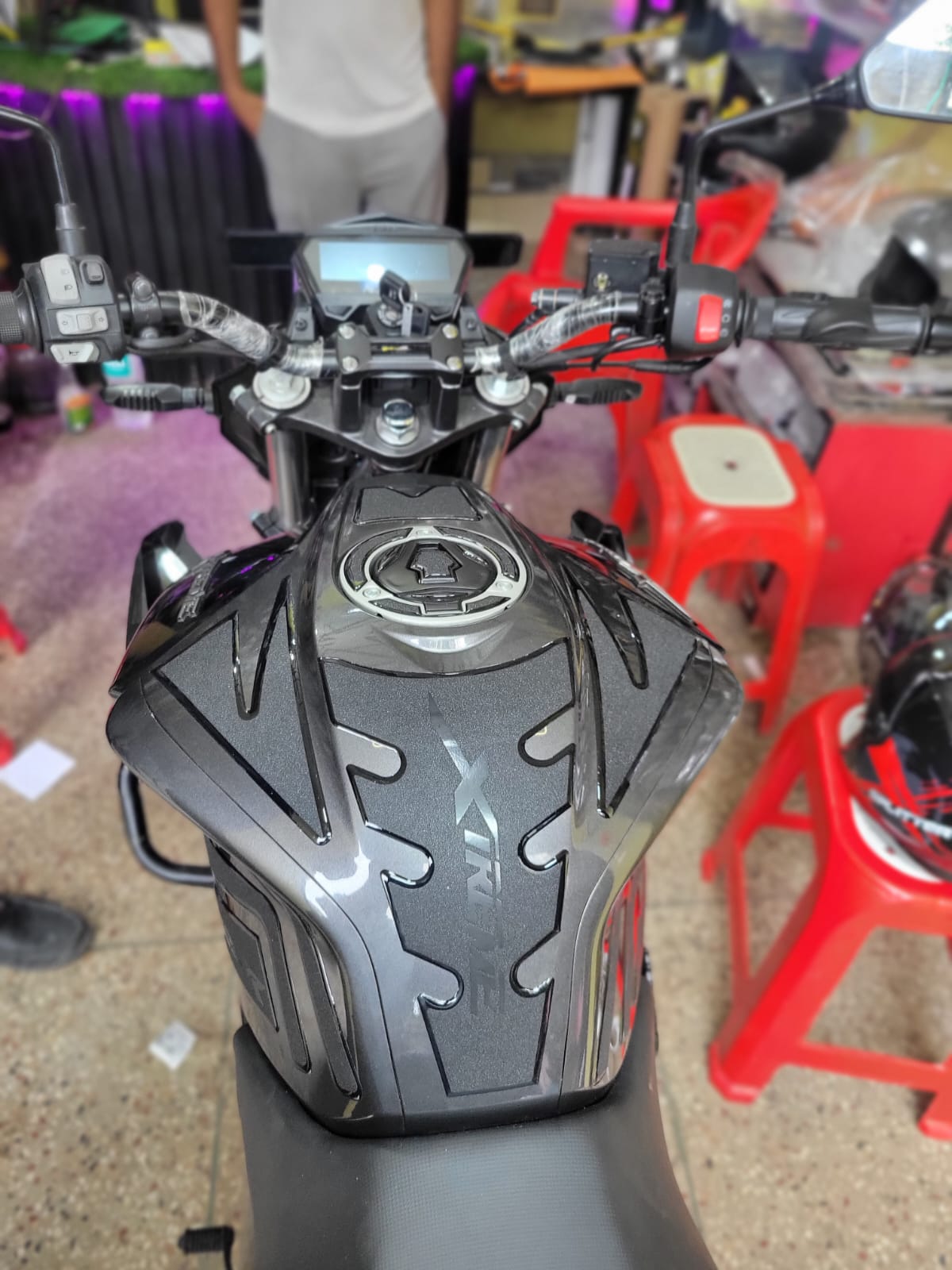 Hero Xtreme 125r Black, Blue, Red ( Premium Tank Pad 038)_img_0