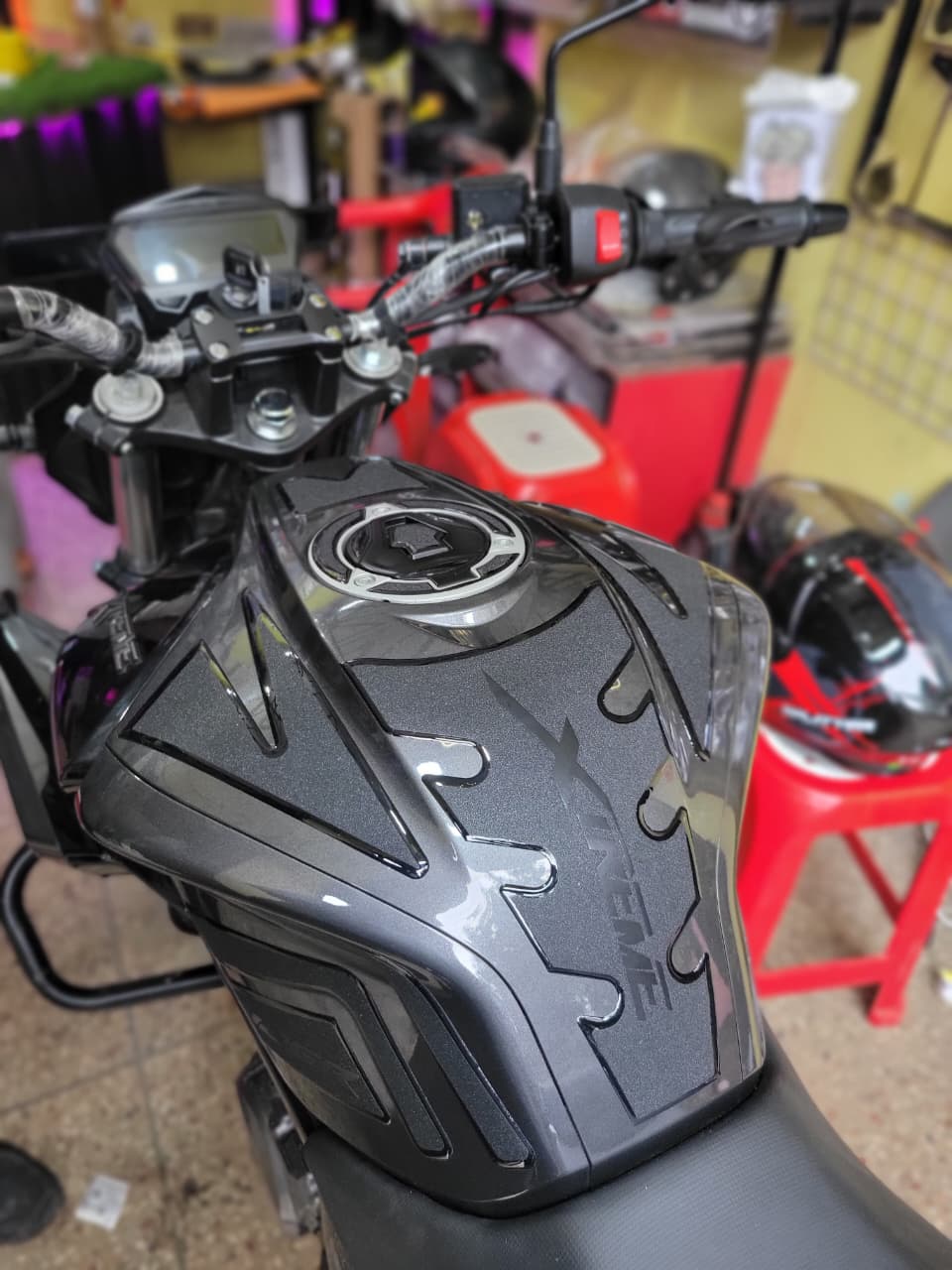 Hero Xtreme 125r Black, Blue, Red ( Premium Tank Pad 038)_img_2