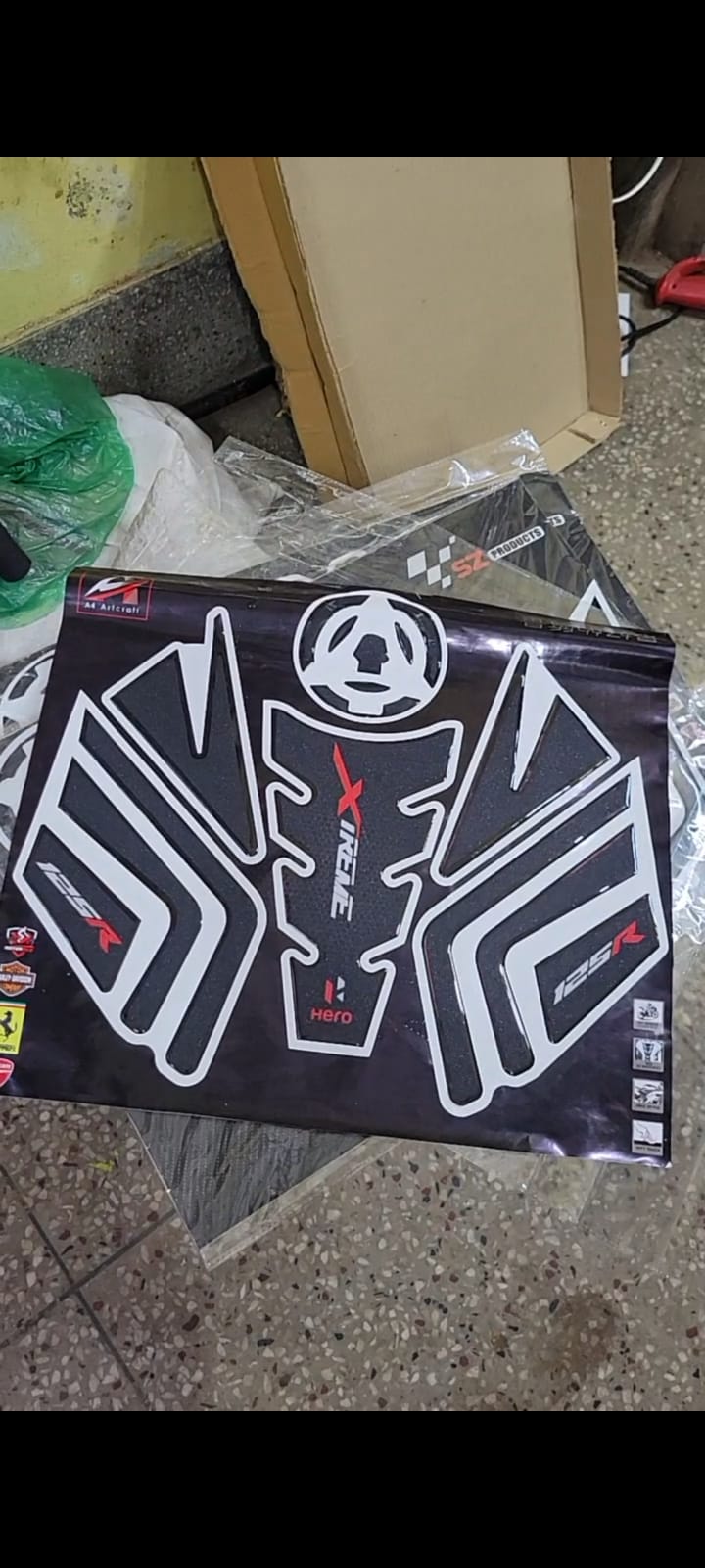 Hero Xtreme 125r Black, Red ( Premium Tank Pad 039)_img_4