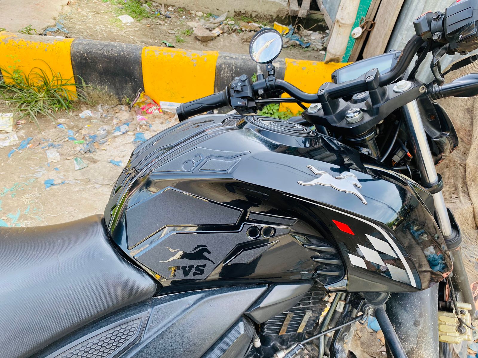 Tvs 4v Black( Premium Tank Pad 038)_img_3