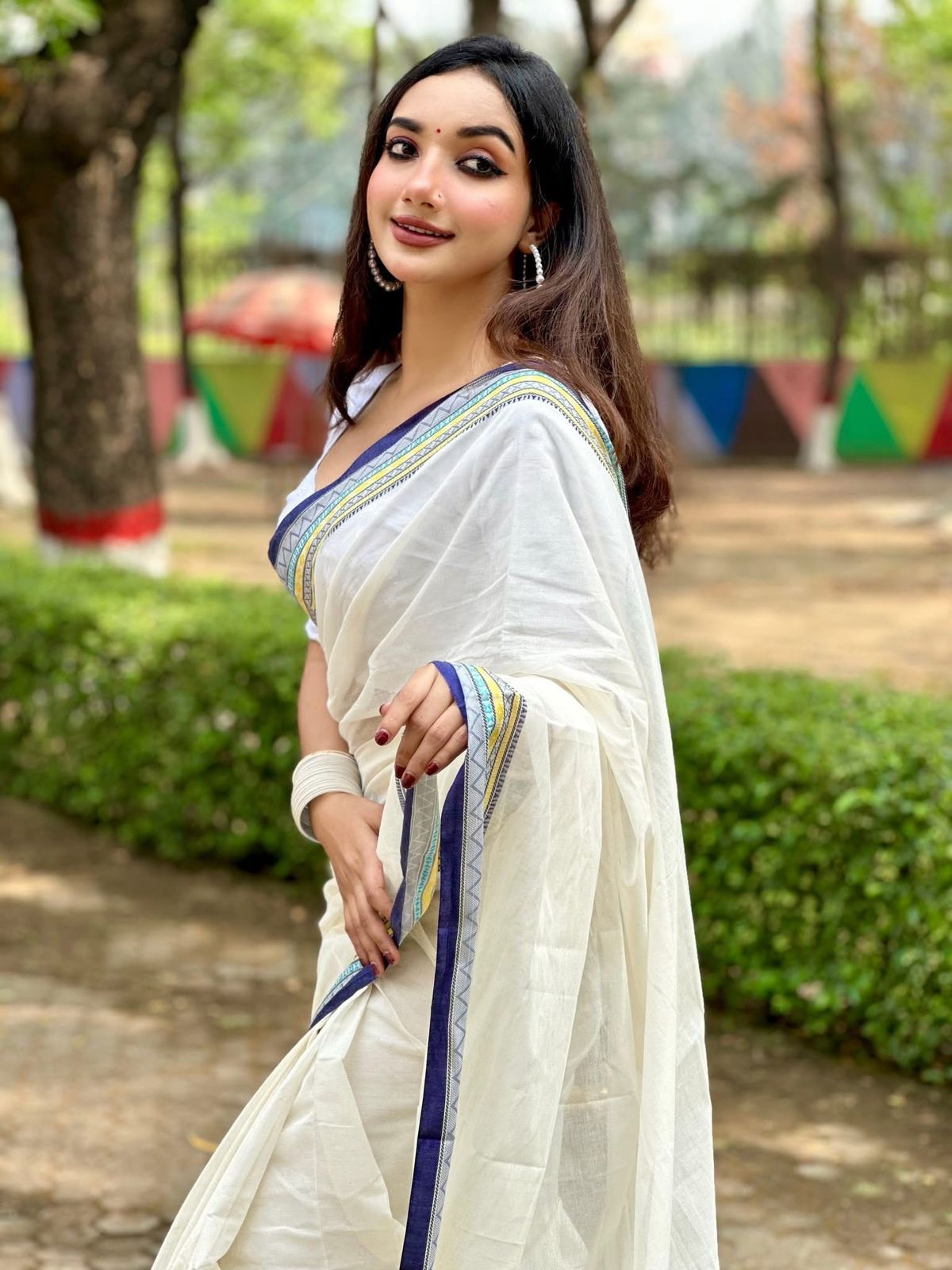 Handloom white dark blue par saree_img_1