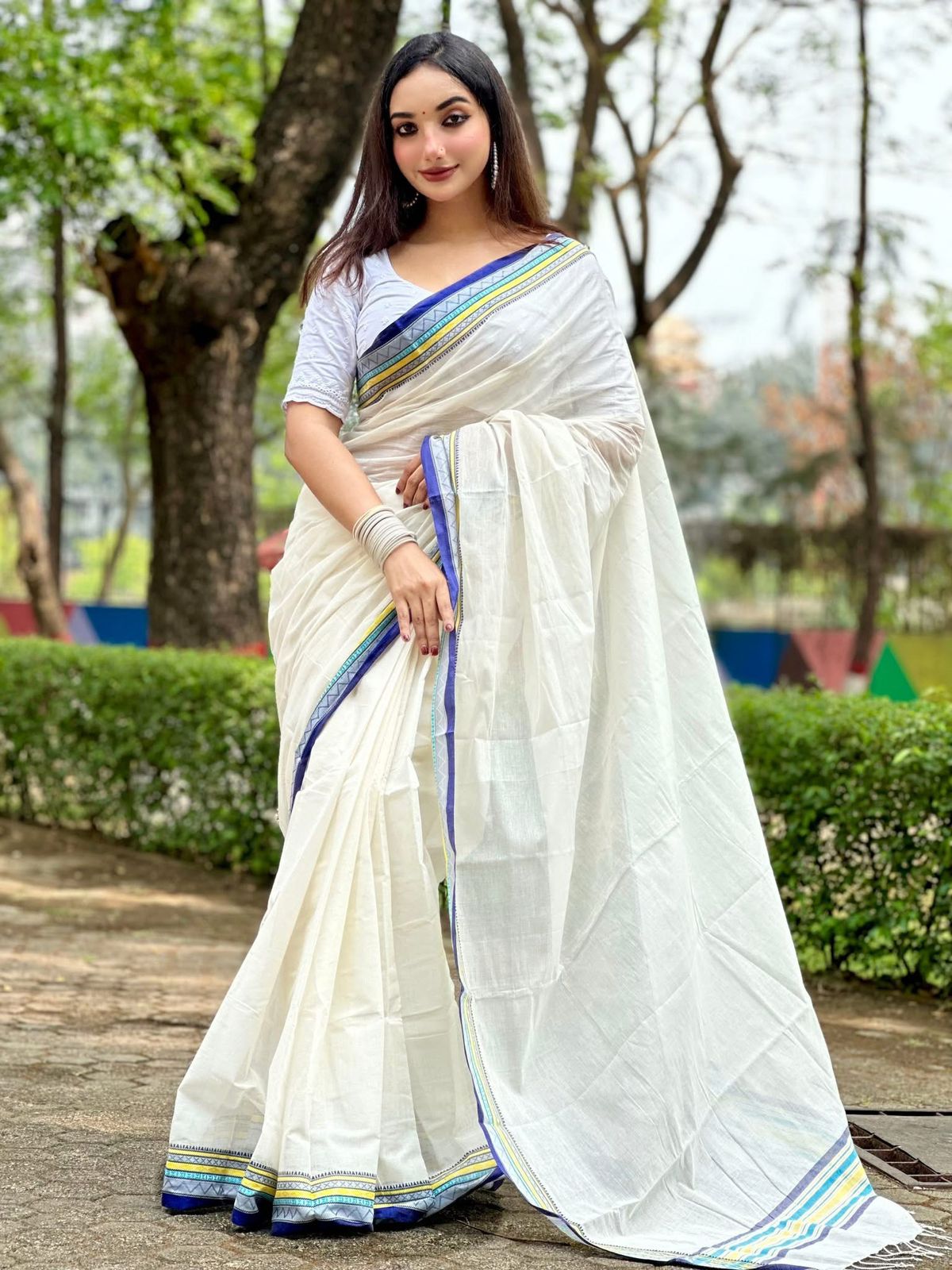 Handloom white dark blue par saree_img_4