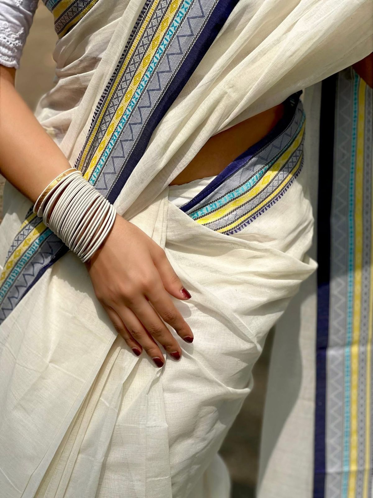Handloom white dark blue par saree_img_3