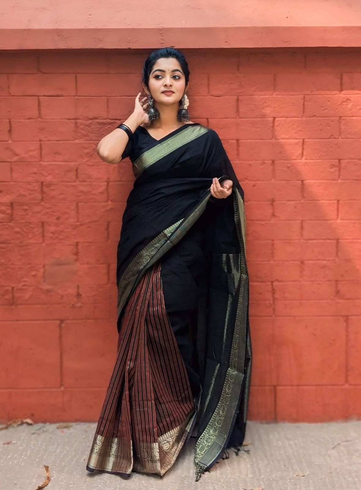 Handloom black golder par saree_img_3