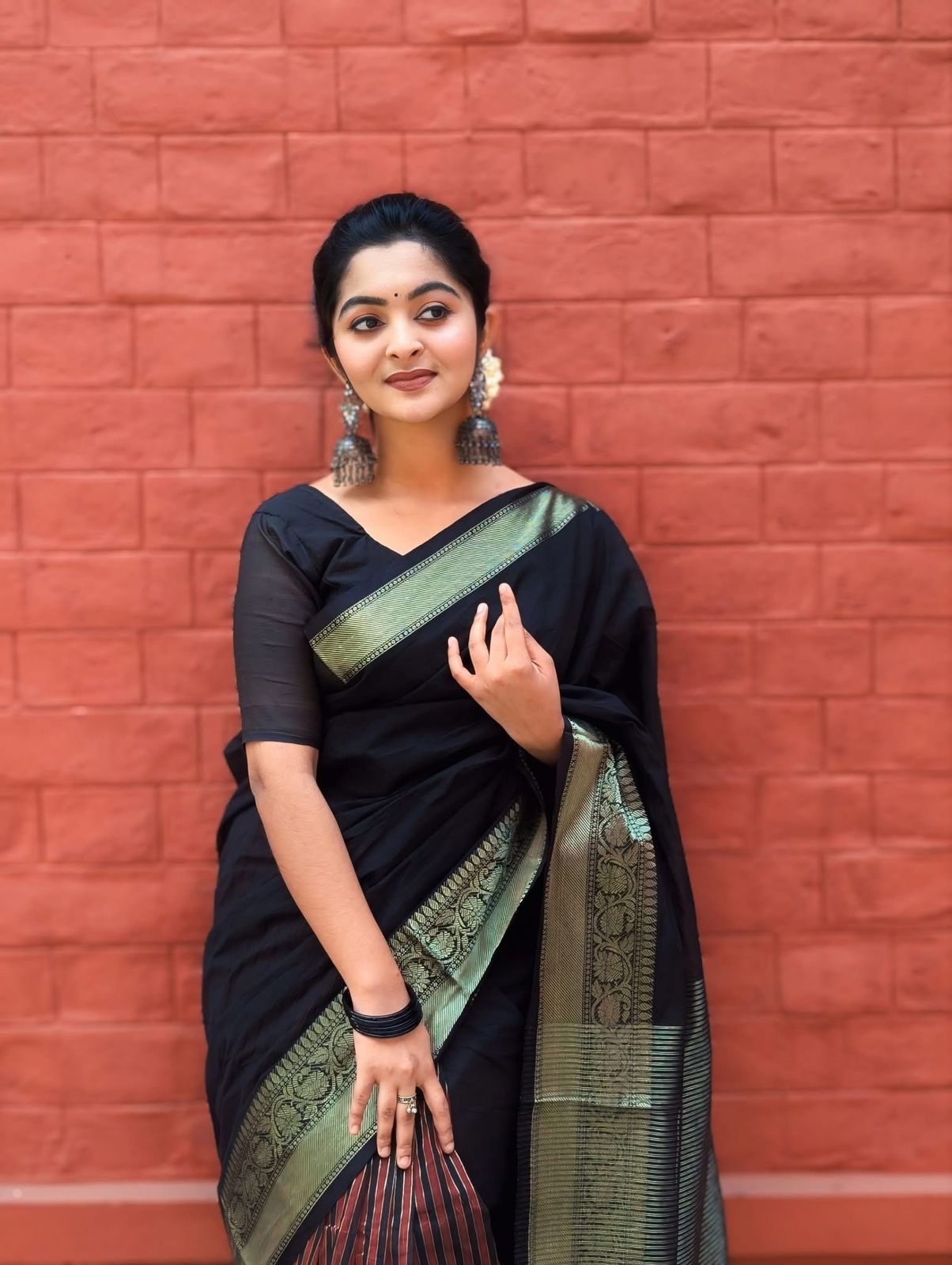 Handloom black golder par saree_img_4