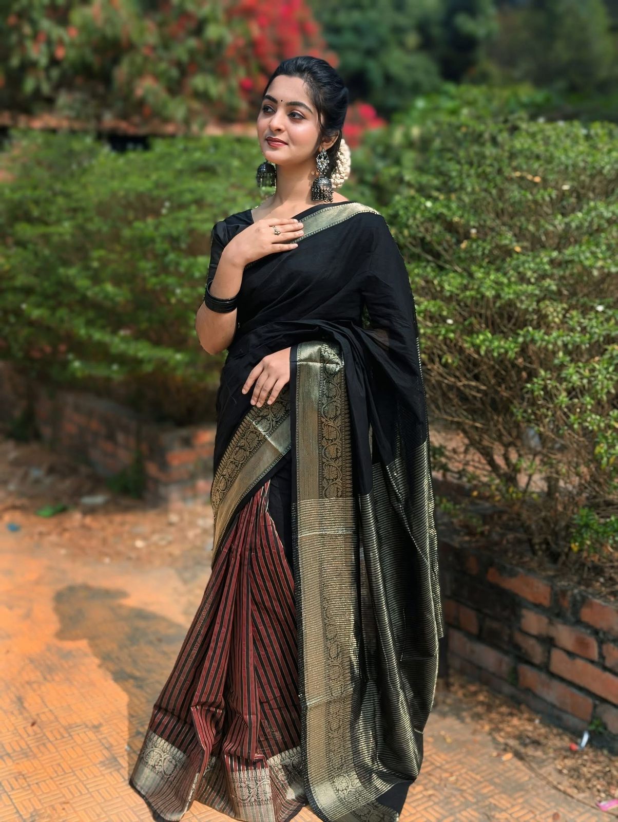 Handloom black golder par saree_img_1