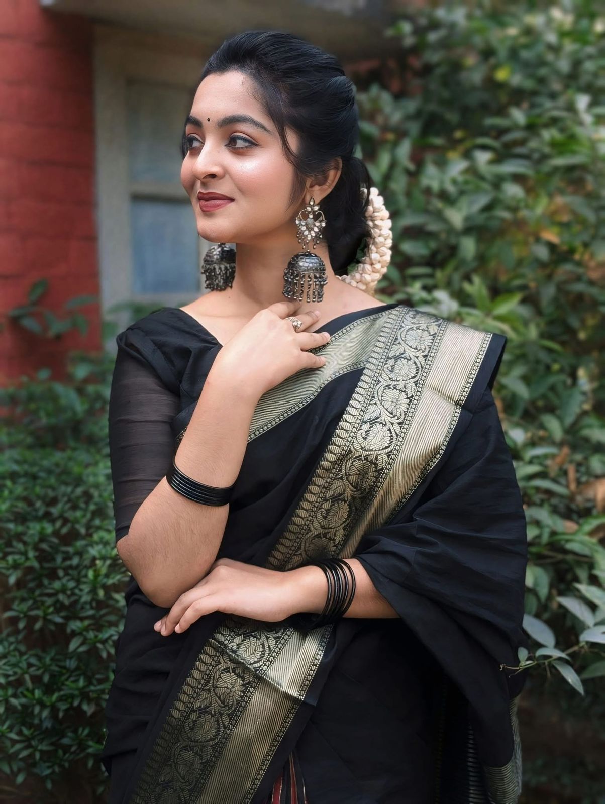 Handloom black golder par saree_img_2
