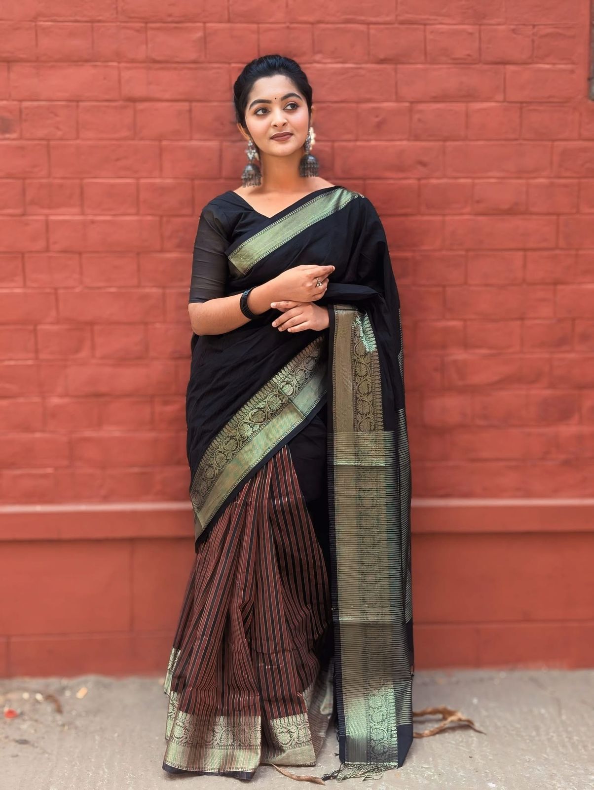 Handloom black golder par saree_img_5