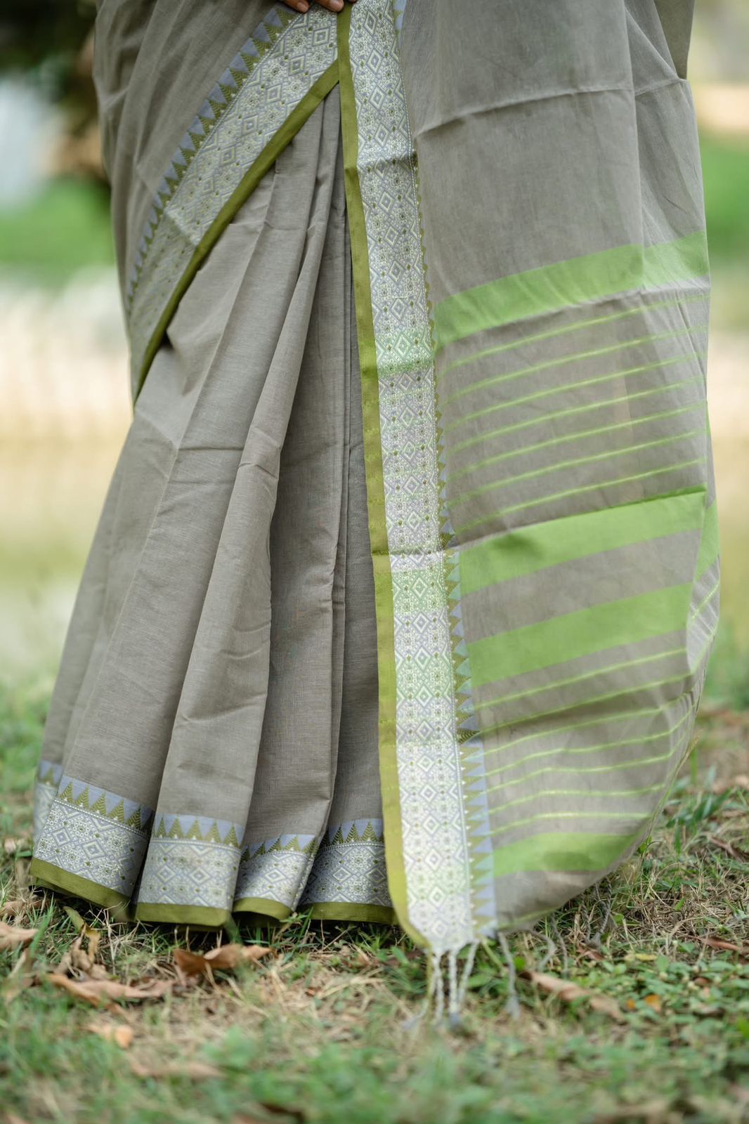 Handloom Ash colour saree_img_3