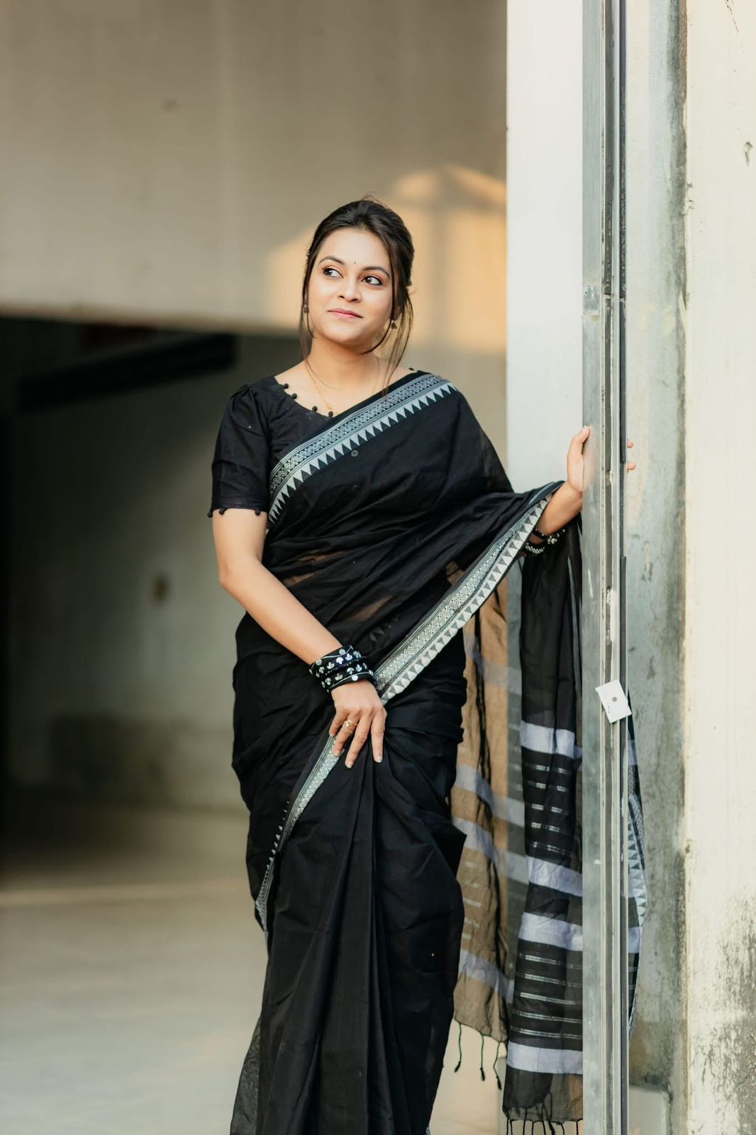 Handloom black white par saree_img_3
