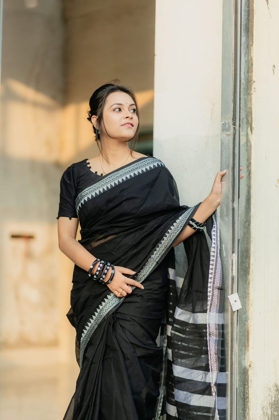 Handloom black white par saree_img_2