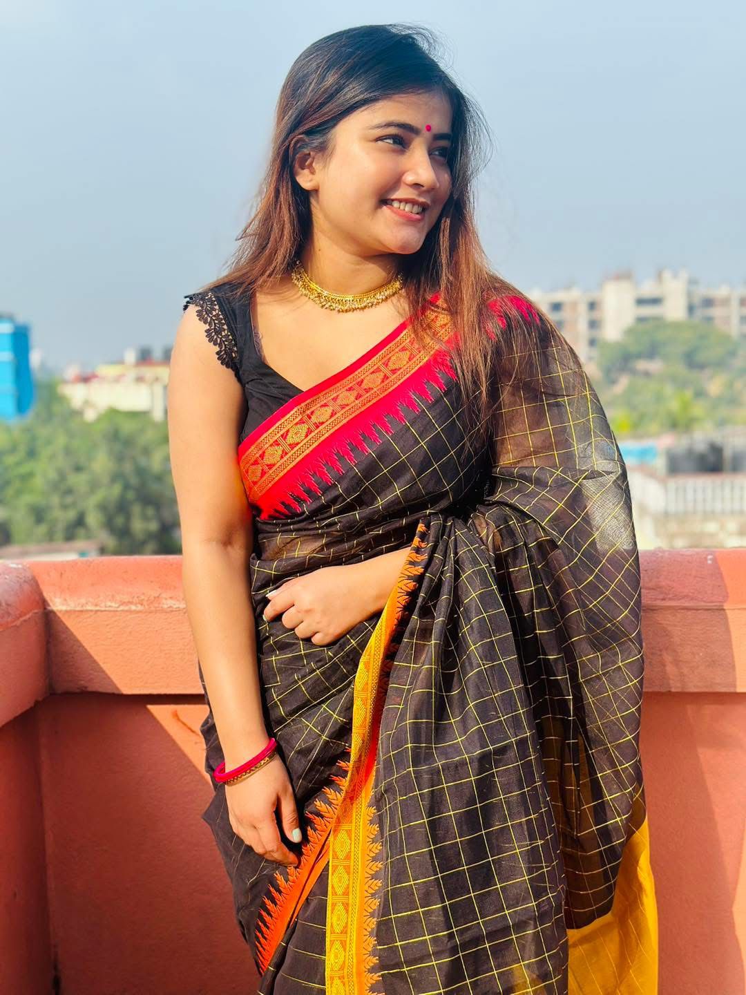 Handloom black pink par saree